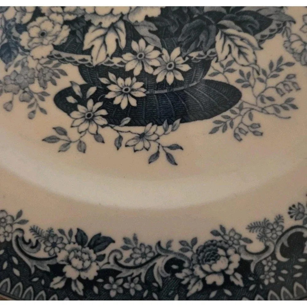 Hara English Garden Dinner Plate Japan 11 3/4 inches Blue‎ White Floral Basket
